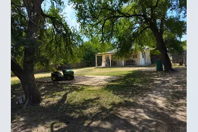 401 Powers Street, Lacy Lakeview, TX 76705 - Photo 16