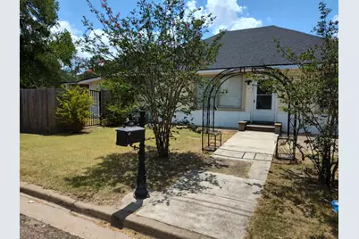 401 Powers Street, Lacy Lakeview, TX 76705 - Photo 1