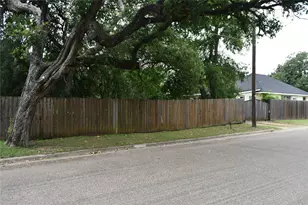 401 Powers St, Lacy Lakeview, TX 76705 - Photo 22