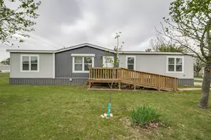 101 Shady Grove Dr, Sanger, TX 76266 - Photo 1