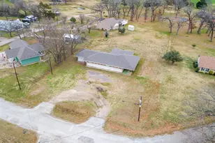 407 S Crockett, Edgewood, TX 75117 - Photo 4
