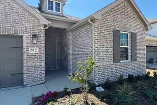 712 Tyronza Dr, Justin, TX 76247 - Photo 2