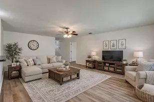 1012 Barbara St, Denton, TX 76209 - Photo 2