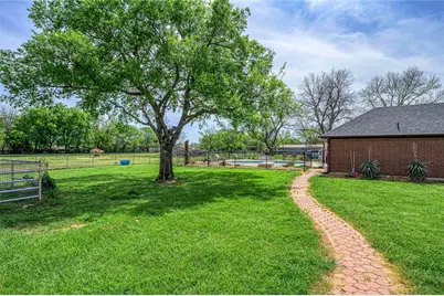 501 N Van Zandt Street, Tioga, TX 76271 - Photo 20