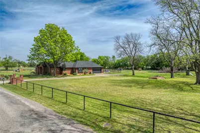 501 N Van Zandt Street, Tioga, TX 76271 - Photo 2