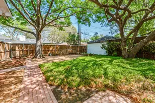 6327 Town Hill Ln, Dallas, TX 75214 - Photo 24