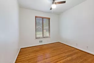 6327 Town Hill Ln, Dallas, TX 75214 - Photo 20