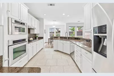 12165 Shoal Creek Drive, Frisco, TX 75035 - Photo 10