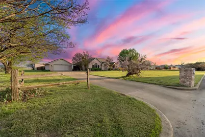 395 Lazy Acres Drive, Woodway, TX 76712 - Photo 2