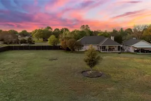 395 Lazy Acres Dr, Woodway, TX 76712 - Photo 32