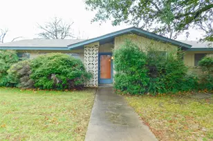 1128 Thomas St, Denton, TX 76201 - Photo 2