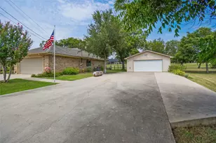 642 Half Moon Way, Runaway Bay, TX 76426 - Photo 2