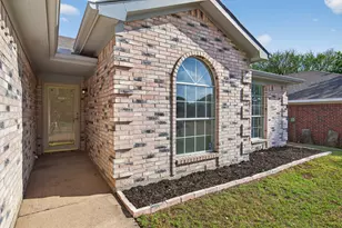 10804 Edgewater Dr, Benbrook, TX 76126 - Photo 4