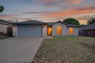 10804 Edgewater Dr, Benbrook, TX 76126 - Photo 2