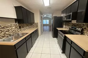 806 Langford Dr, Arlington, TX 76018 - Photo 4