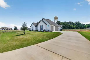 1005 Ronnie Ct, Springtown, TX 76082 - Photo 4