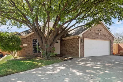 1015 Harwood Court, Euless, TX 76039 - Photo 4