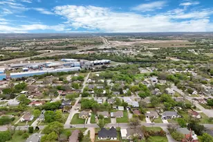 905 N Trinity St, Decatur, TX 76234 - Photo 4