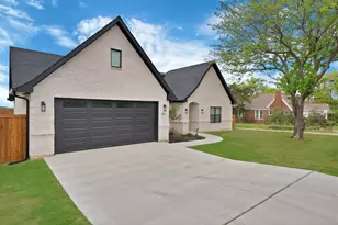 905 N Trinity St, Decatur, TX 76234 - Photo 2