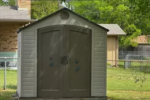 913 Patricia Dr, Sherman, TX 75090 - Photo 12