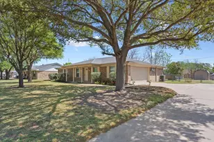 103 York Dr, Lorena, TX 76655 - Photo 2