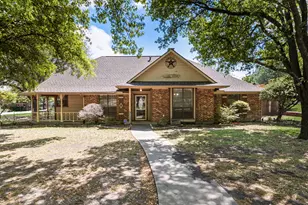 2106 Meadowview Cir, Garland, TX 75043 - Photo 2