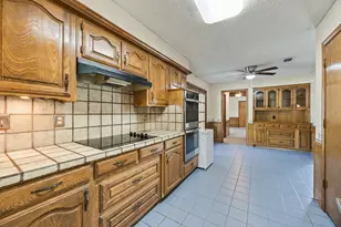 2106 Meadowview Cir, Garland, TX 75043 - Photo 8