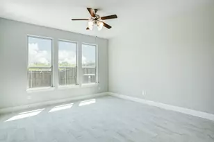 572 Hutchinson Ln, Lewisville, TX 75077 - Photo 8