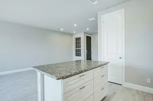 572 Hutchinson Ln, Lewisville, TX 75077 - Photo 2