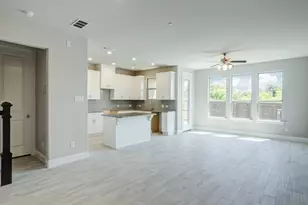 572 Hutchinson Ln, Lewisville, TX 75077 - Photo 4