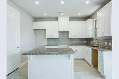 572 Hutchinson Lane, Lewisville, TX 75077 - Photo 2