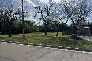 104 4th St, Glen Rose, TX 76043 - Photo 4