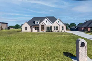 819 Meadow Lark Ln, Red Oak, TX 75154 - Photo 1