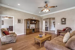 3901 Bonita Ct, Granbury, TX 76049 - Photo 8