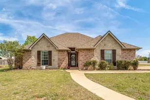 3901 Bonita Ct, Granbury, TX 76049 - Photo 2