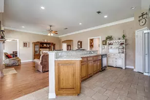 3901 Bonita Ct, Granbury, TX 76049 - Photo 12