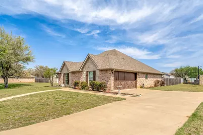 3901 Bonita Court, Granbury, TX 76049 - Photo 2
