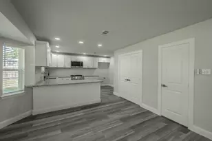 217 Cooper Dr, Hurst, TX 76053 - Photo 10