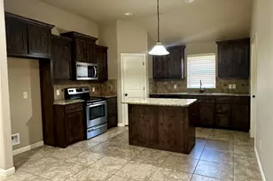 4502 Sapphire Ln, Granbury, TX 76049 - Photo 2