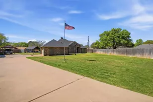 3802 Buena Vista Cir, Granbury, TX 76049 - Photo 2