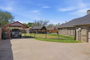 3802 Buena Vista Cir, Granbury, TX 76049 - Photo 4