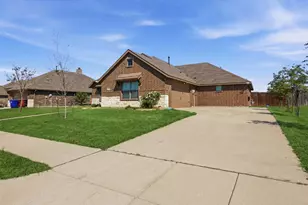 717 Long Prairie Dr, Royse City, TX 75189 - Photo 2