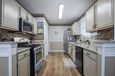 4511 Queenswood Drive, Grand Prairie, TX 75052 - Photo 6