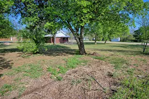 601 Baylor St, Nocona, TX 76255 - Photo 16