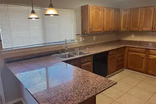 2317 Sharpshire Ln, Arlington, TX 76014 - Photo 6