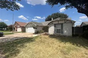 2317 Sharpshire Ln, Arlington, TX 76014 - Photo 2