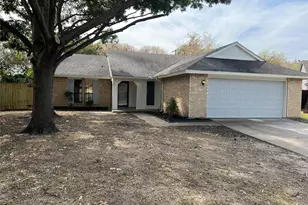 905 Camino Ct, Grand Prairie, TX 75052 - Photo 2