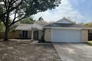 905 Camino Ct, Grand Prairie, TX 75052 - Photo 1