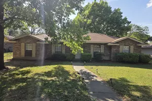 521 Newcastle Dr, DeSoto, TX 75115 - Photo 1