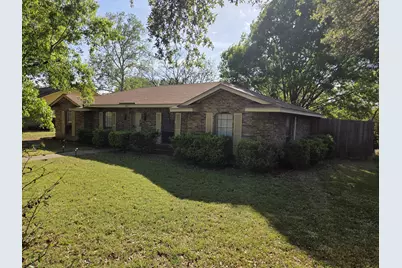 521 Newcastle Drive, DeSoto, TX 75115 - Photo 2